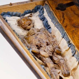  Wax Figurine Depicting Death on Silk in a Wooden Coffin, Southern Germany (?), 18th cent.,  7.1 x 26.8 cm, inv. A 1053, © Rheinisches Bildarchiv 