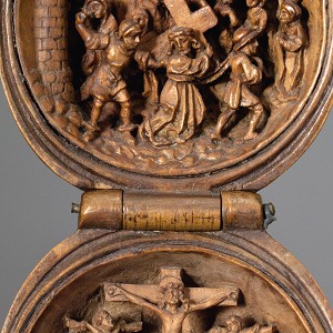  Gebetsnuss in Form des Kopfes der Jungfrau Maria, Deutschland (möglicherweise Niederlande), 16. Jh., Obstbaumholz, 6,7 x 5,2 cm, Inv.-Nr. A 997 © Rheinisches Bildarchiv, Köln 